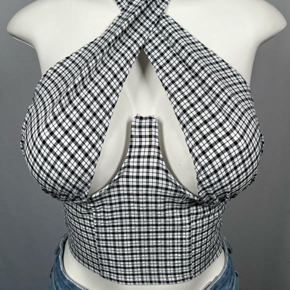 Black and White Checker Wrap Top Size Small - Picture 2 of 4